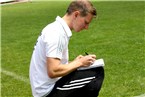 Während des Spiels notierte sich Ebensfelds Übungsleiter Markus Ziegelhöfer wichtige Informationen, um diese in der nächsten Trainingseinheit anzusprechen.