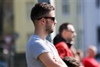  Lukas Carl von der 2. Mannschaft des FC Coburg war heute auch als Zuschauer vor Ort. Ob die Sonnenbrille nur vor den Sonnenstrahlen schützen sollte?