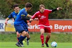  Matthias Scherl (rot) hat es gleich mit zwei Gegenspielern zu tun.